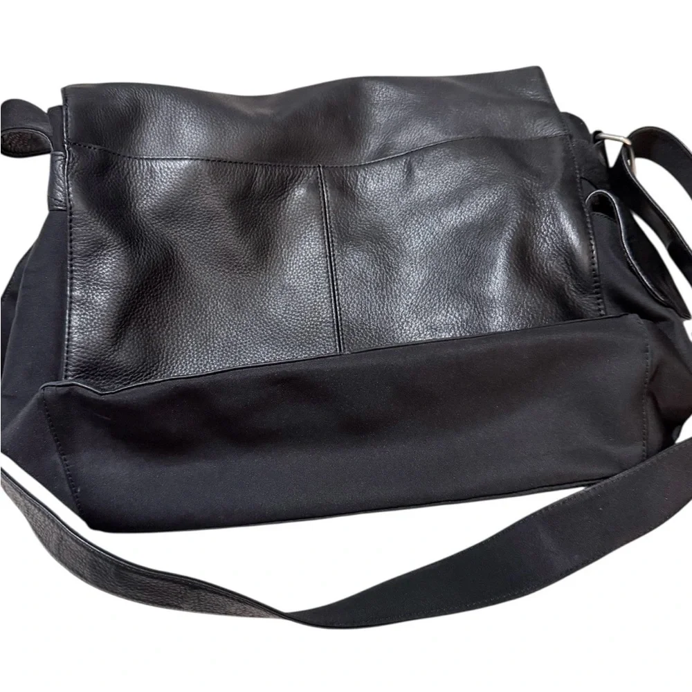 Fossil sleek black